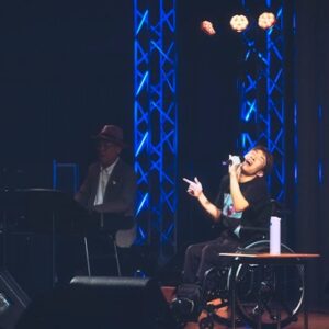 子どもの頃からの夢をかなえた車いすシンガー 関本泰輝さん